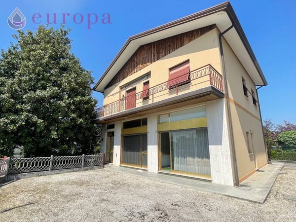 casa indipendente in vendita a Fontanafredda in zona Casut