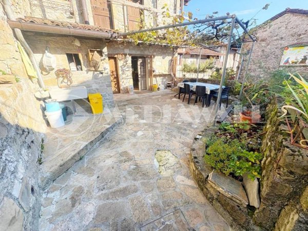 casa indipendente in vendita a Frisanco in zona Poffabro
