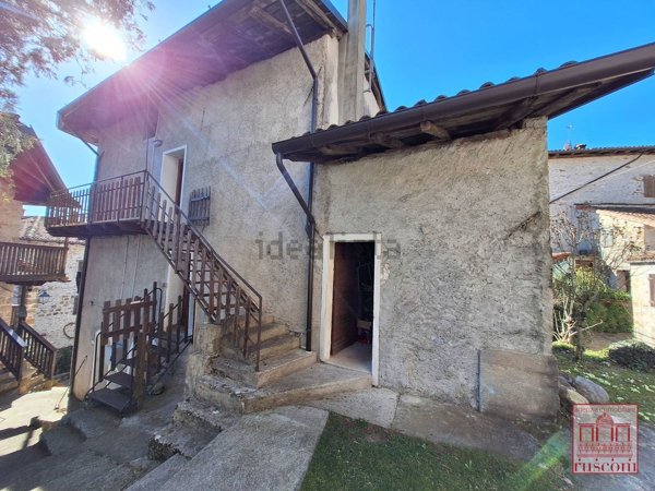 casa indipendente in vendita a Frisanco in zona Poffabro