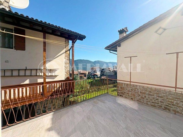 casa indipendente in vendita a Frisanco