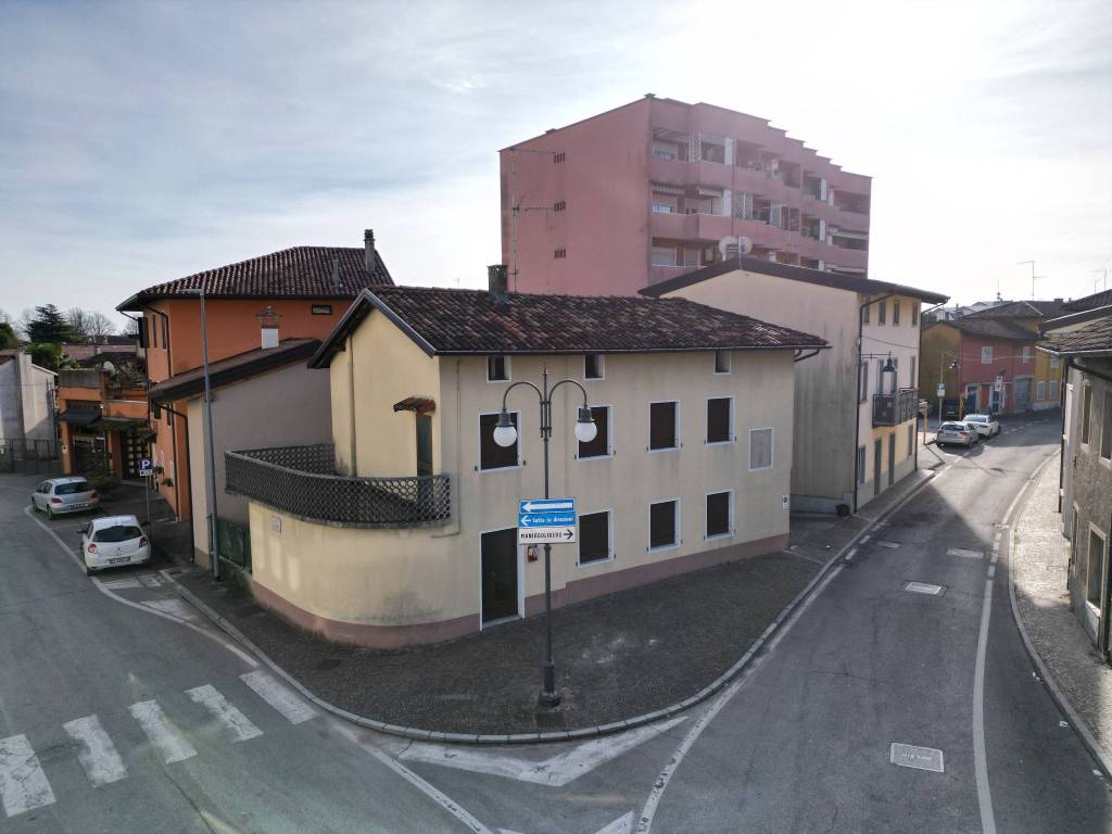 casa indipendente in vendita a Maniago