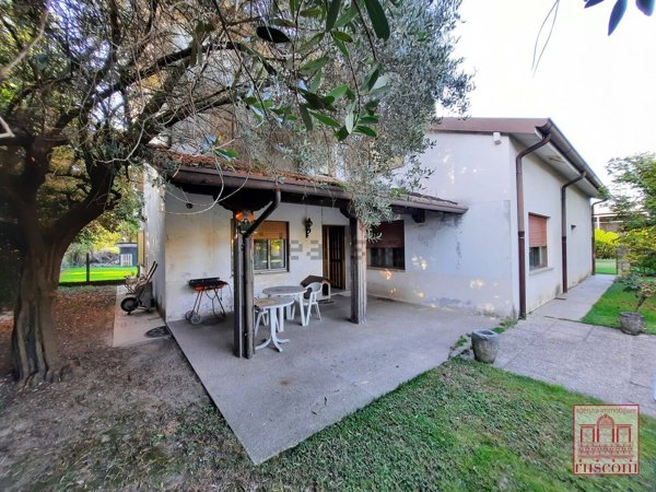 casa indipendente in vendita a Maniago