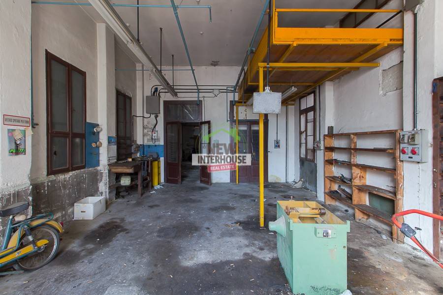 locale commerciale in vendita a Maniago
