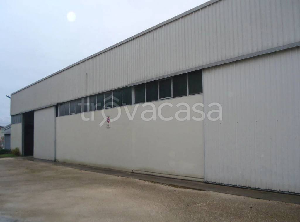 locale commerciale in vendita a Maniago