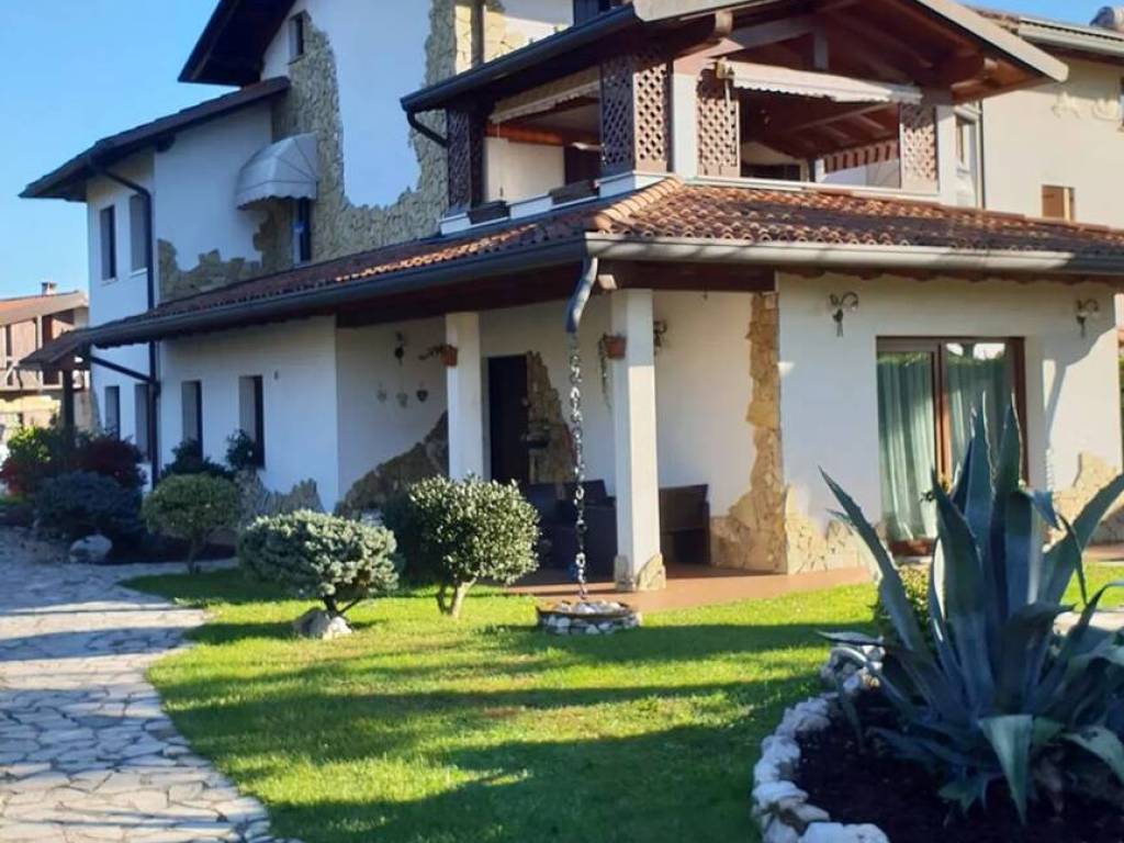 appartamento in vendita a Maniago in zona Campagna