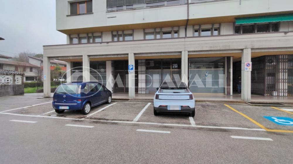locale commerciale in vendita a Maniago