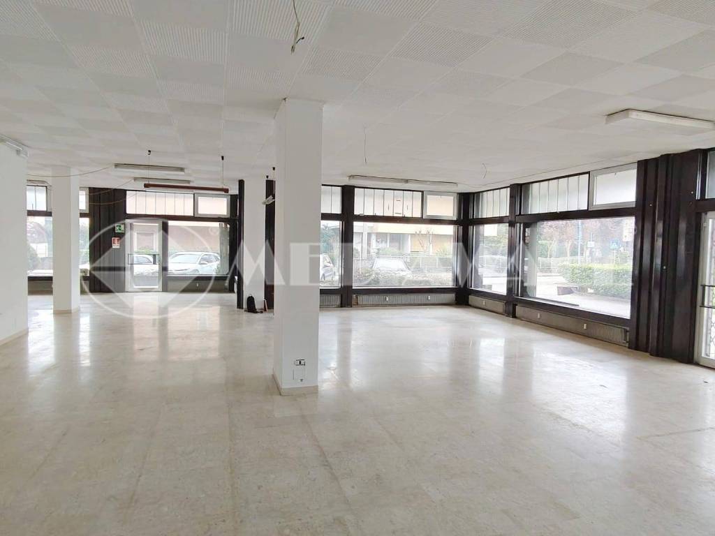 locale commerciale in vendita a Maniago