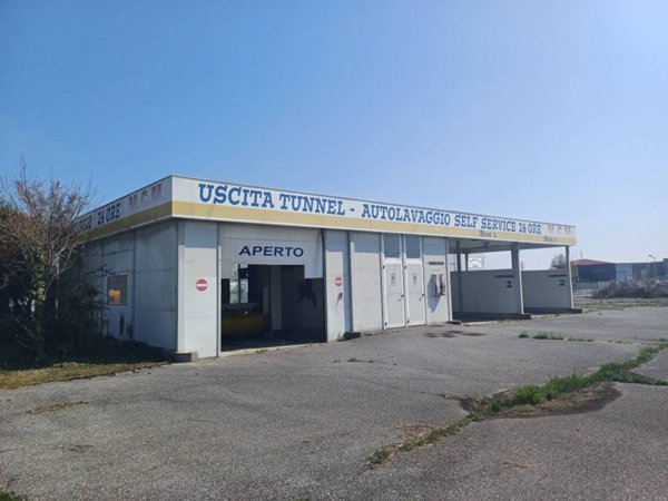 locale commerciale in vendita a Maniago in zona Campagna