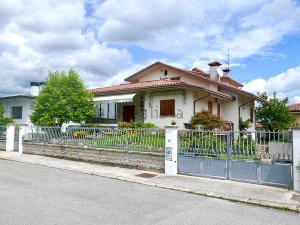 casa indipendente in vendita a Maniago
