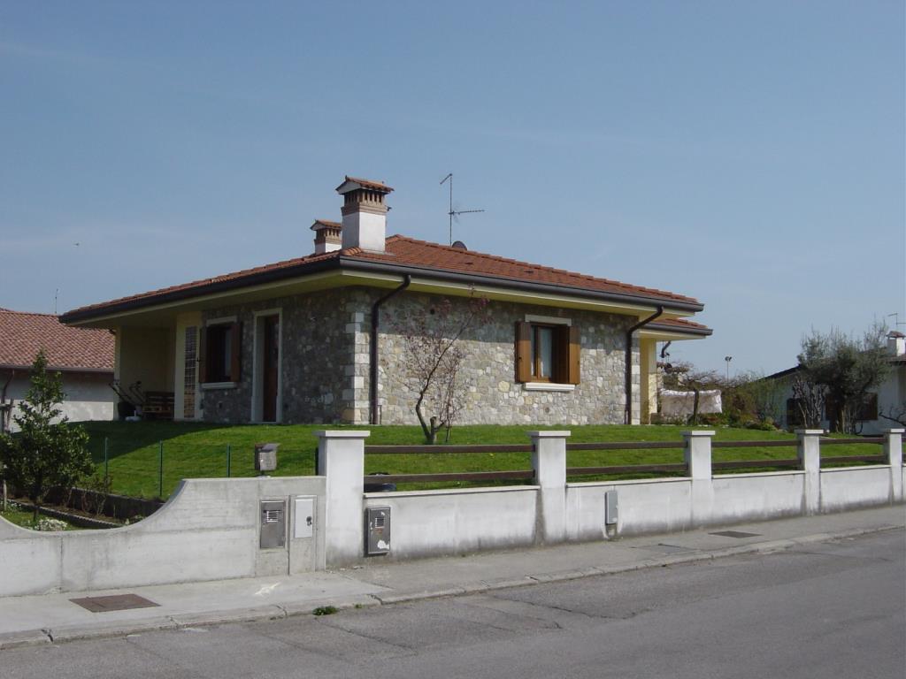 casa indipendente in vendita a Maniago