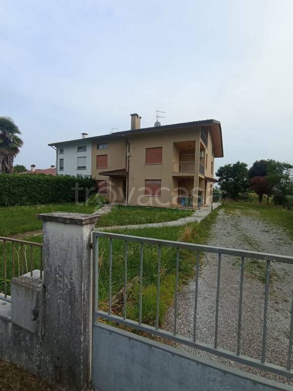 casa indipendente in vendita a Maniago in zona Campagna