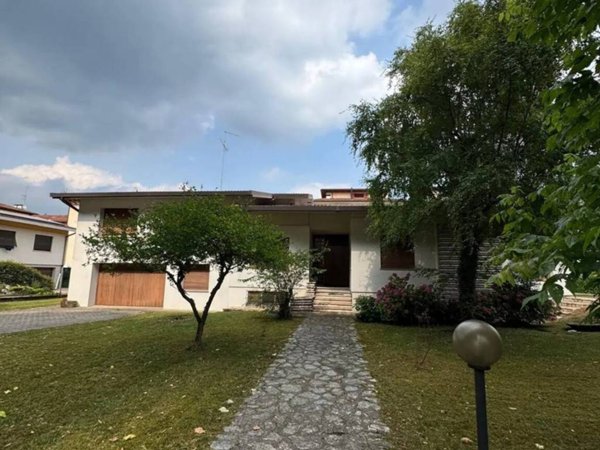 casa indipendente in vendita a Maniago