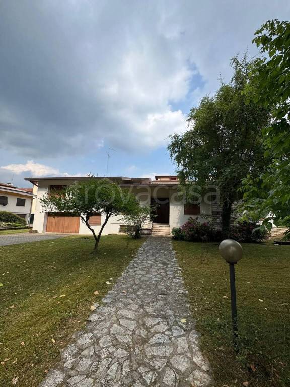 casa indipendente in vendita a Maniago