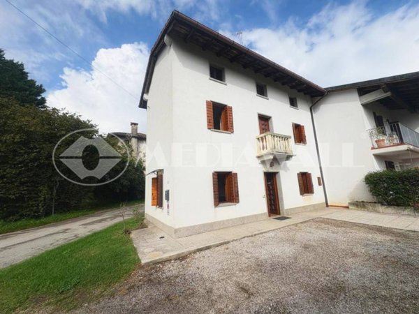 casa indipendente in vendita a Maniago in zona Campagna