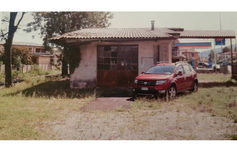 locale commerciale in vendita a Maniago