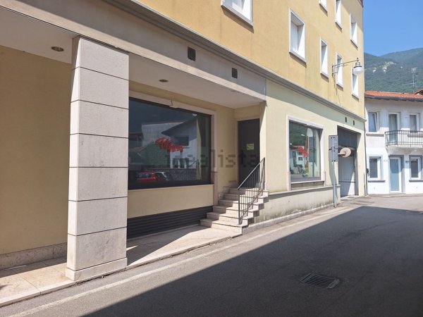 locale commerciale in vendita a Maniago