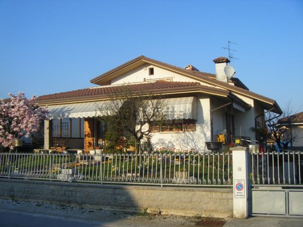 casa indipendente in vendita a Maniago