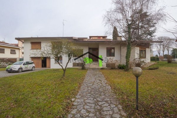 casa indipendente in vendita a Maniago