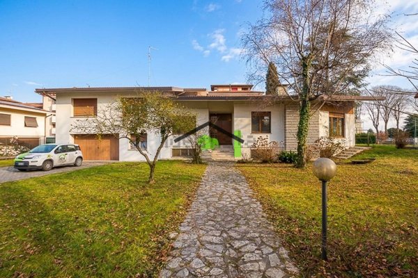 casa indipendente in vendita a Maniago