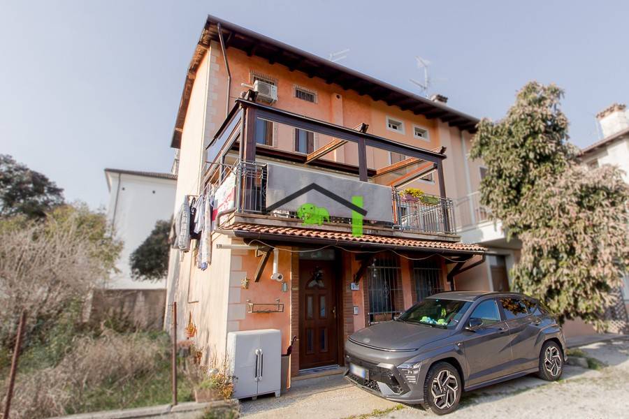 casa indipendente in vendita a Maniago