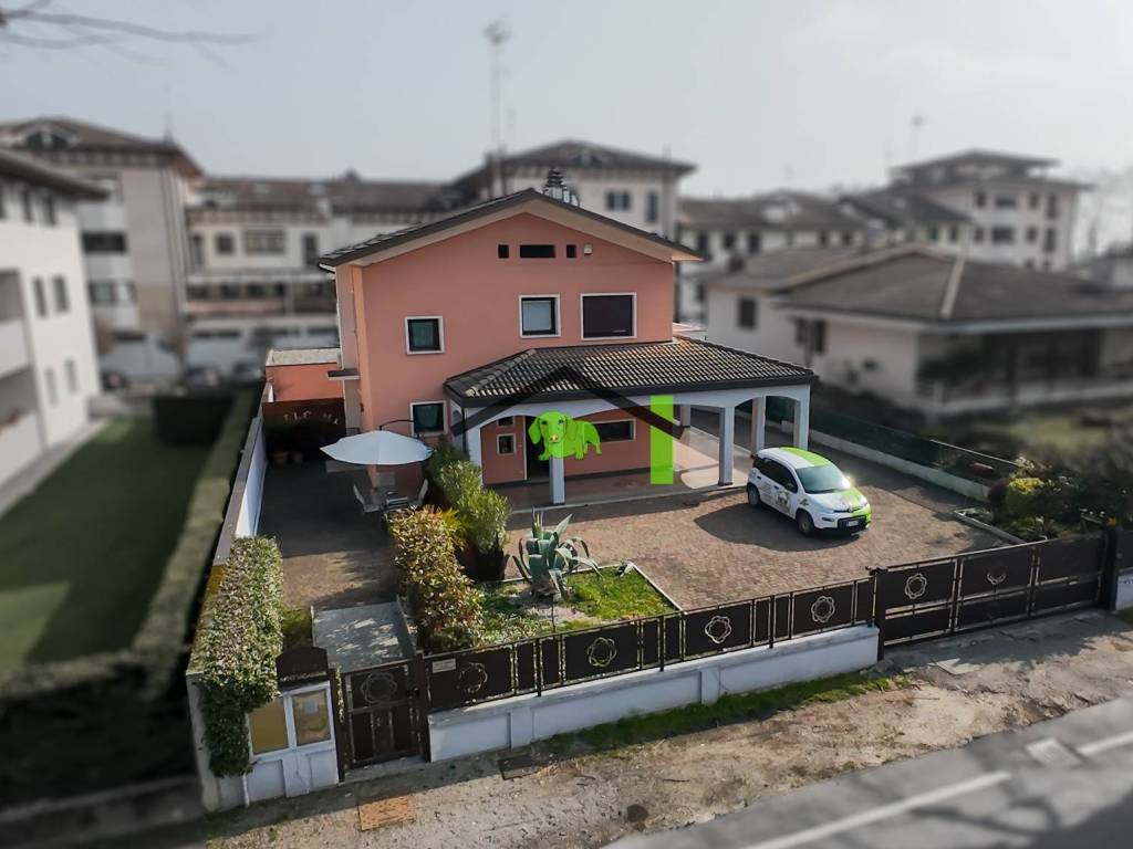 casa indipendente in vendita a Maniago