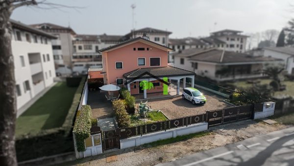 casa indipendente in vendita a Maniago
