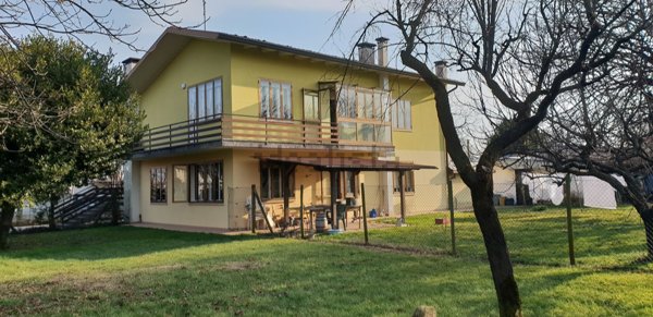 appartamento in vendita a Maniago in zona Campagna