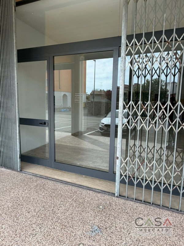 negozio in vendita a Maniago