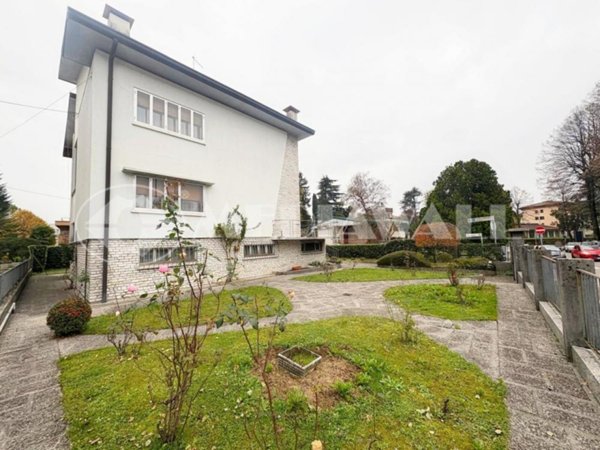 casa indipendente in vendita a Maniago