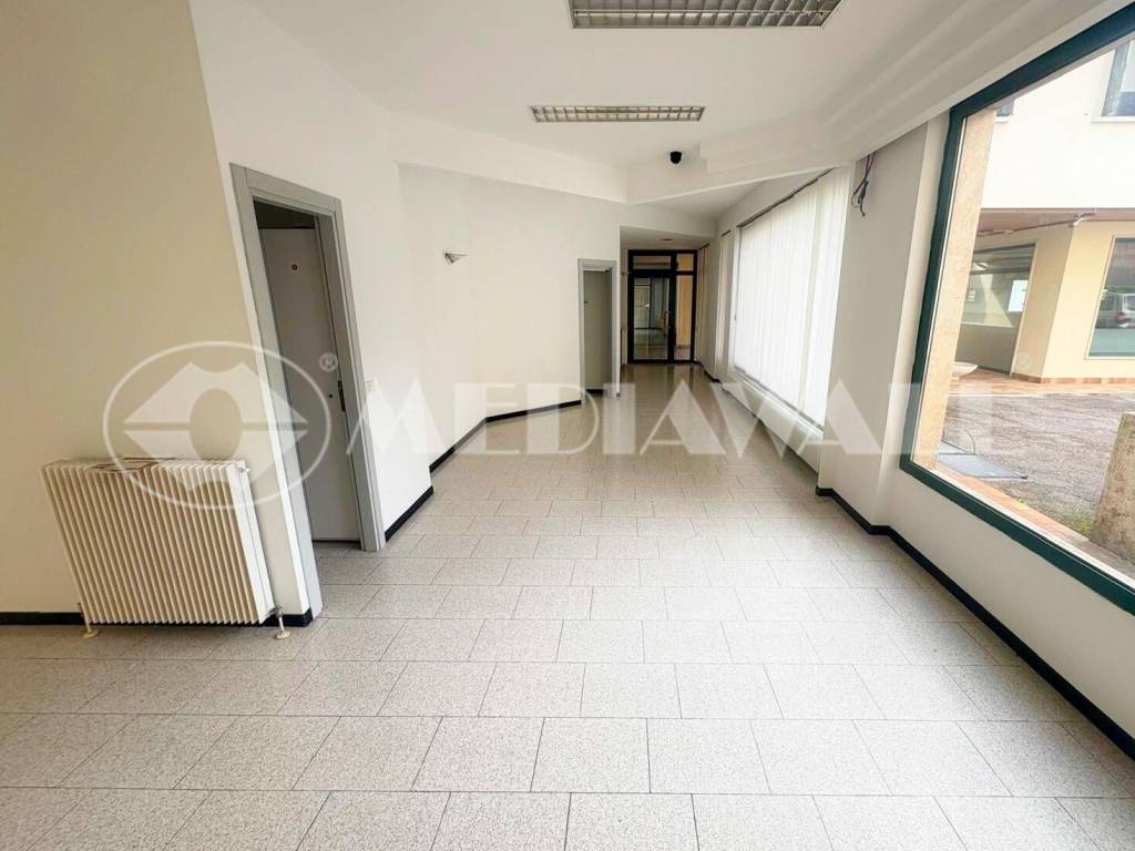 negozio in vendita a Maniago