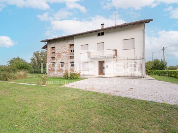 casa indipendente in vendita a Maniago in zona Campagna