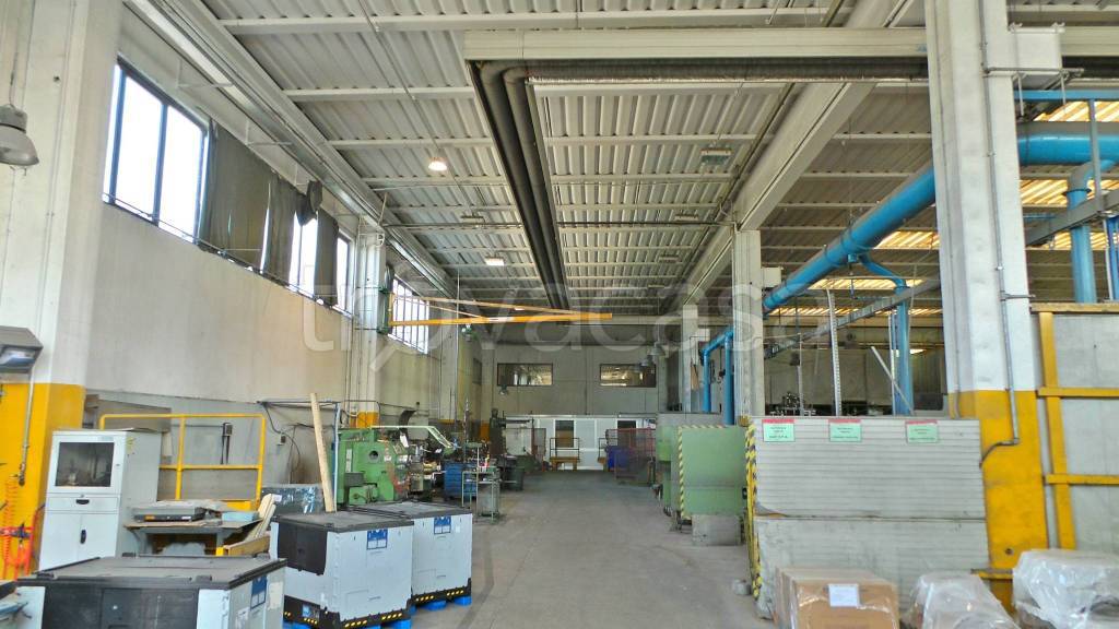 locale commerciale in vendita a Maniago
