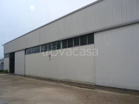 locale commerciale in vendita a Maniago