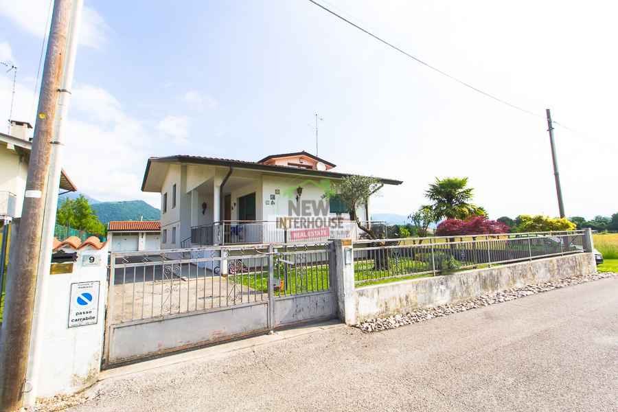 appartamento in vendita a Maniago in zona Campagna