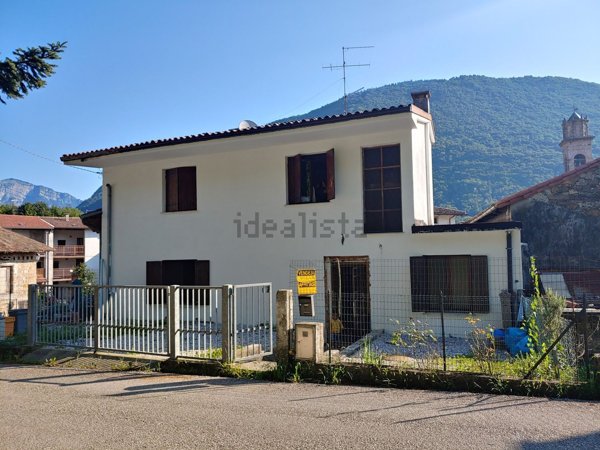 casa semindipendente in vendita a Meduno in zona Navarons