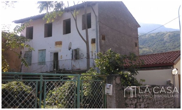 pentavano in vendita a Montereale Valcellina in zona Grizzo