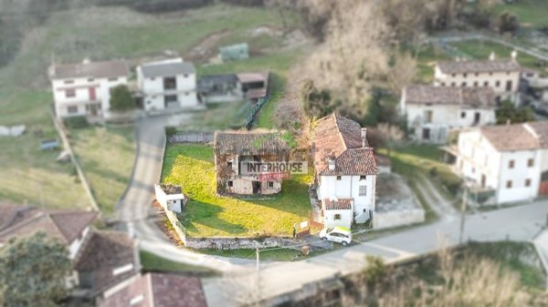 casa indipendente in vendita a Montereale Valcellina in zona Malnisio