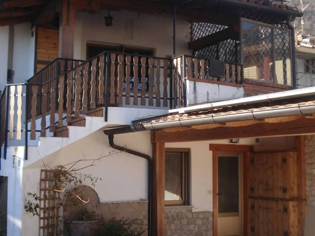casa indipendente in vendita a Montereale Valcellina