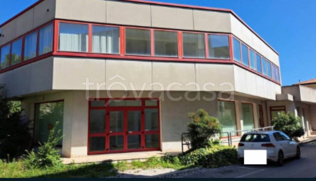 locale commerciale in vendita a Montereale Valcellina