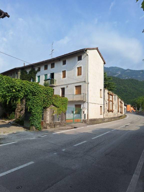 casa indipendente in vendita a Montereale Valcellina
