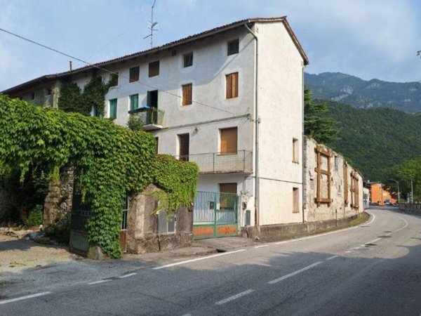 casa indipendente in vendita a Montereale Valcellina