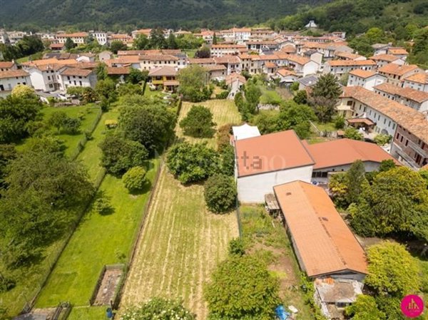 casa indipendente in vendita a Montereale Valcellina