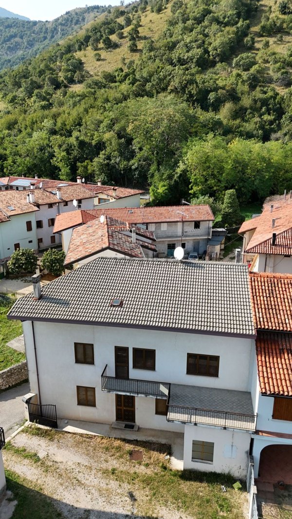 casa indipendente in vendita a Montereale Valcellina in zona Grizzo