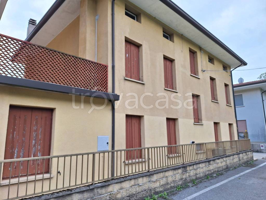 casa indipendente in vendita a Montereale Valcellina in zona Malnisio