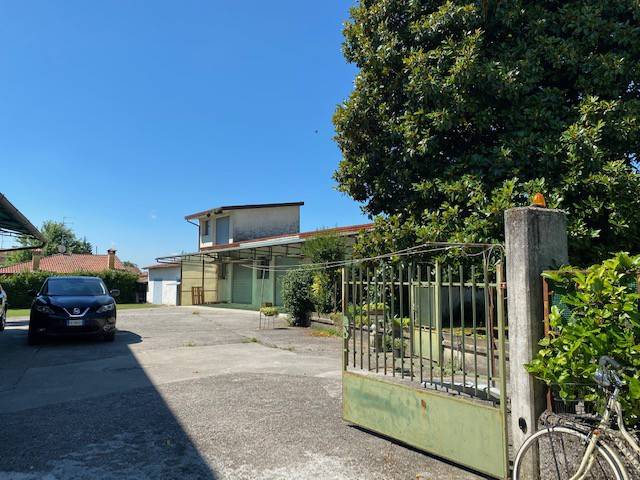 locale di sgombero in vendita a Montereale Valcellina