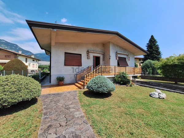 casa indipendente in vendita a Montereale Valcellina