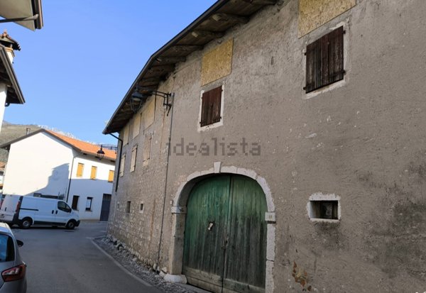 casale in vendita a Montereale Valcellina