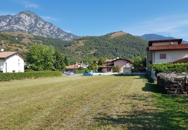 terreno edificabile in vendita a Montereale Valcellina