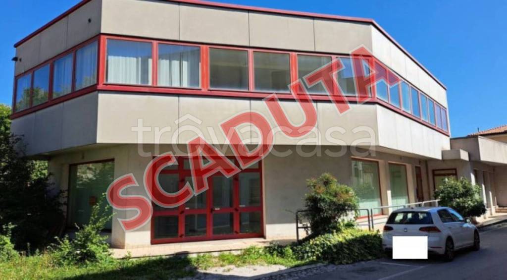 locale commerciale in vendita a Montereale Valcellina in zona Grizzo