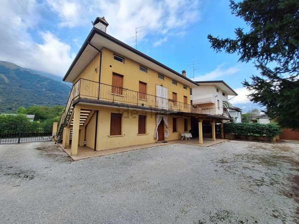 casa indipendente in vendita a Montereale Valcellina in zona Malnisio